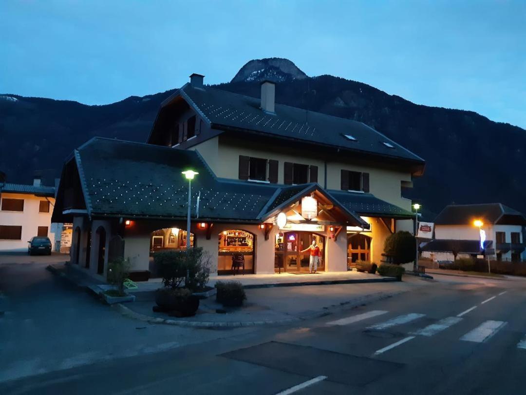 Le Grand Chatelard Hotel Bar Restaurant Sainte-Marie-de-Cuines Exterior foto
